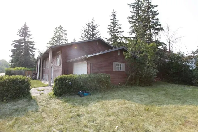 904 73 Ave, Calgary 2