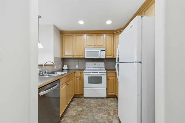 1726 14 Ave #705, Calgary 4