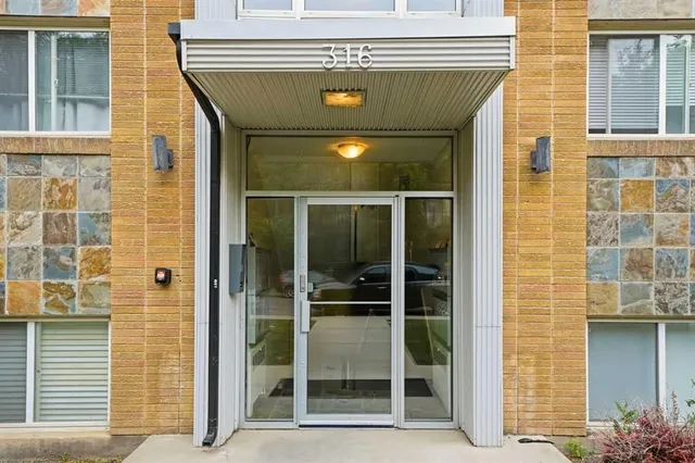 316 22 Ave #18, Calgary 2