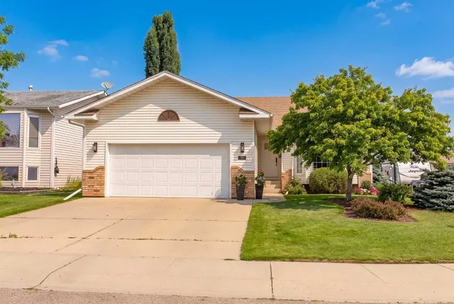 70 Densmore Cres, Red Deer 2