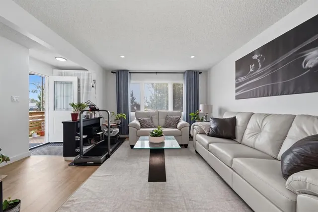 4123 30 Ave, Calgary 5