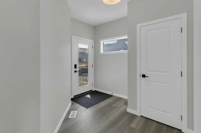 172 Starling Pl, Calgary 2