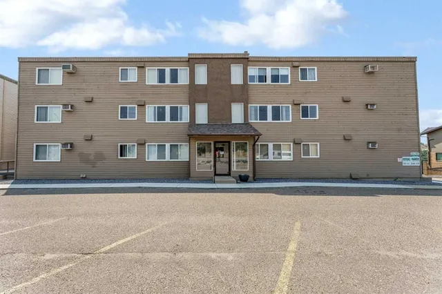 1051 3 St #211, Medicine Hat 3