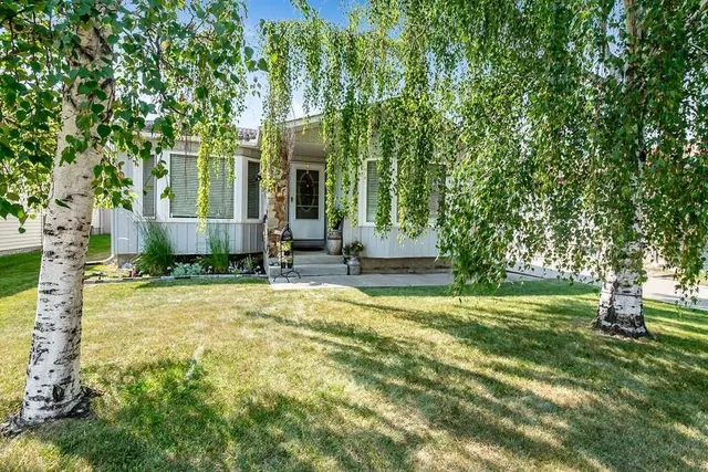 163 Woodburn Cres, Okotoks 3