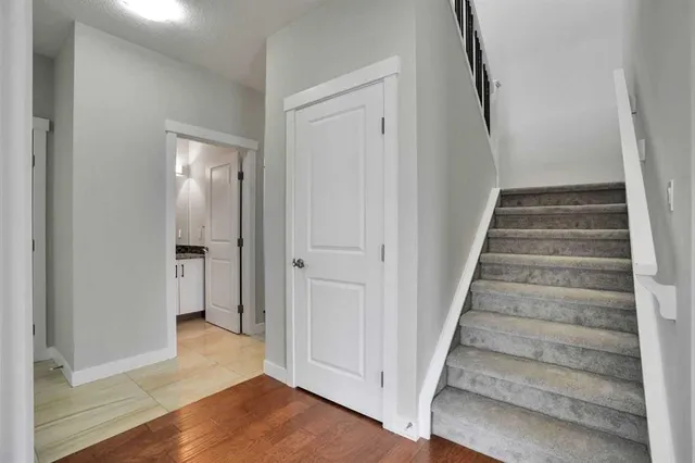 368 Nolanhurst Cres, Calgary 5