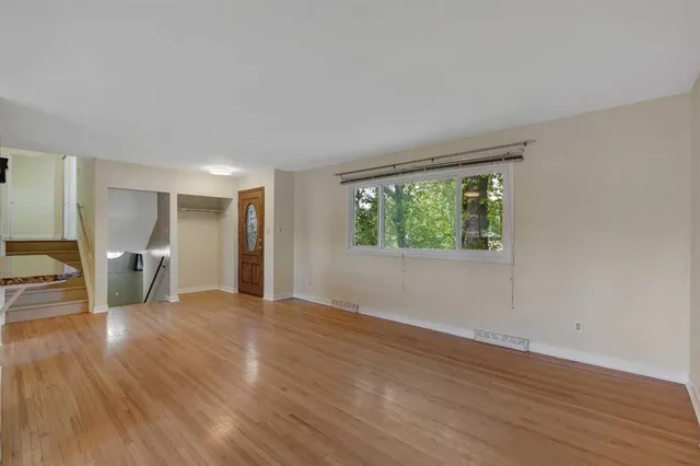 8432 Elbow Dr, Calgary 5