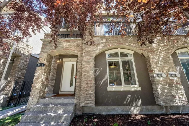 1918 36 St, Calgary 2