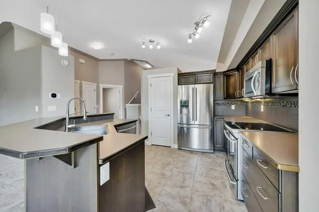 139 Garrison Cir, Red Deer 5
