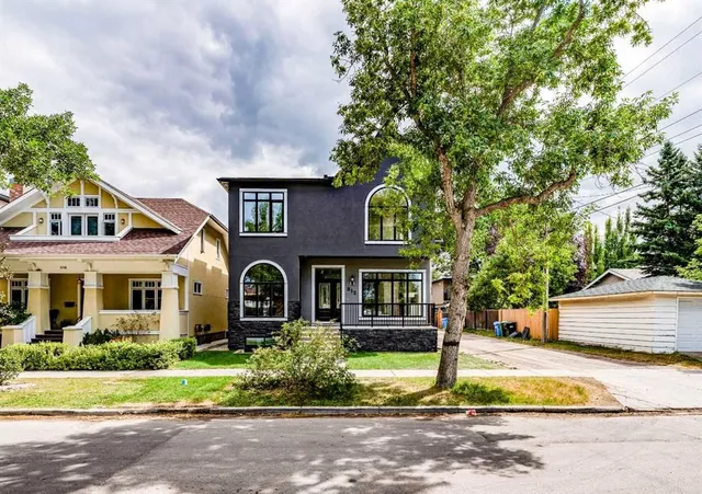 812 1 St, Calgary 2