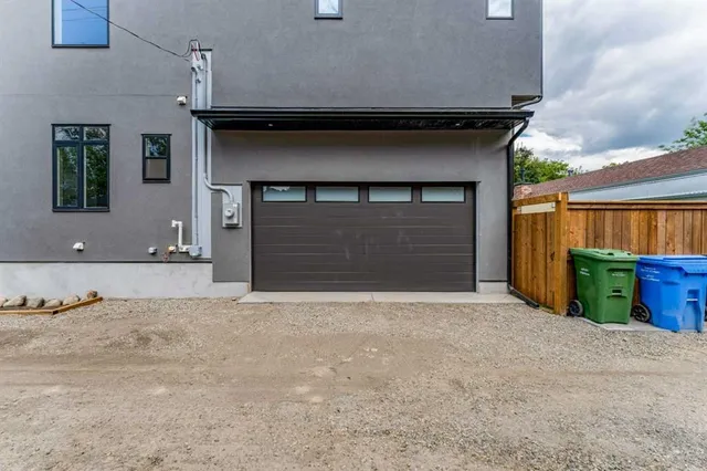 812 1 St, Calgary 5