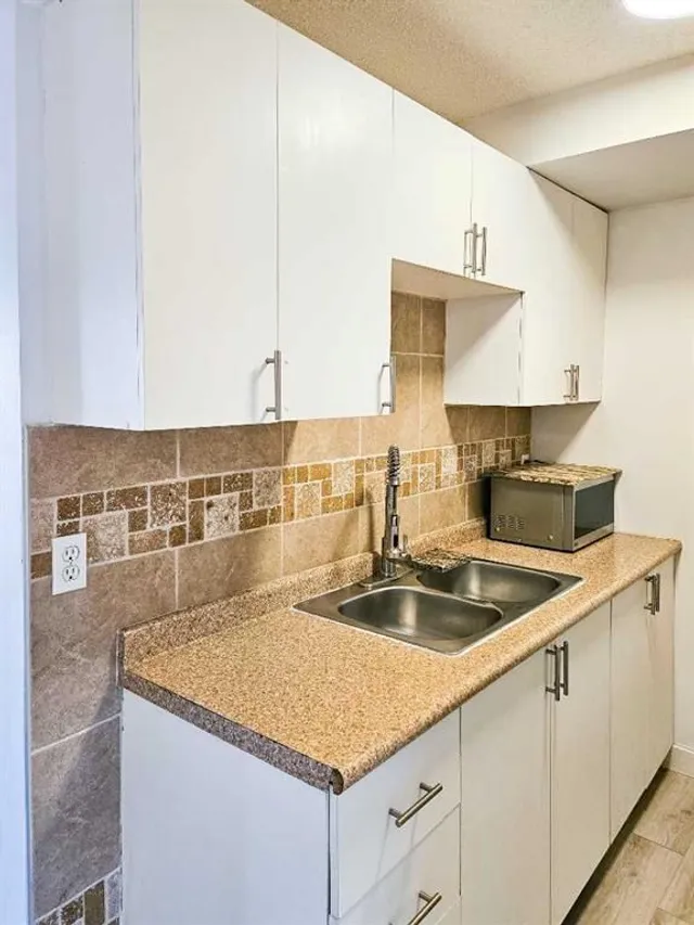3726 Centre St #14, Calgary 5