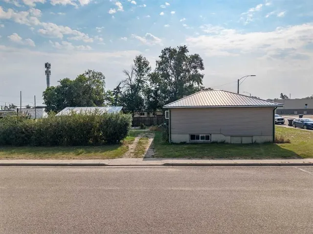 209 3rd Ave, Warner 2