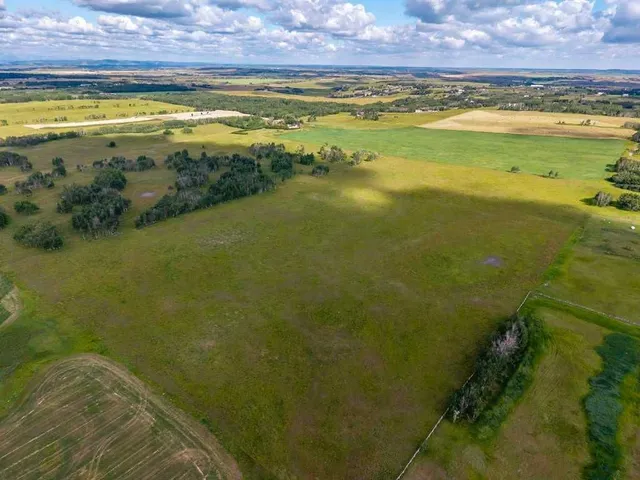 261126 Range Road 33, Rural Rocky View County 2