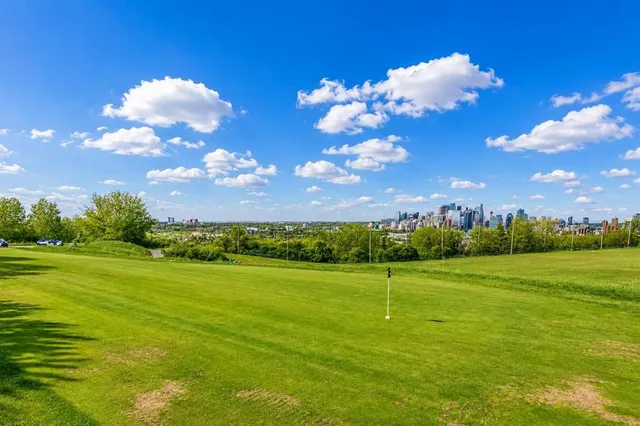 10 Hemlock Cres #306, Calgary 2
