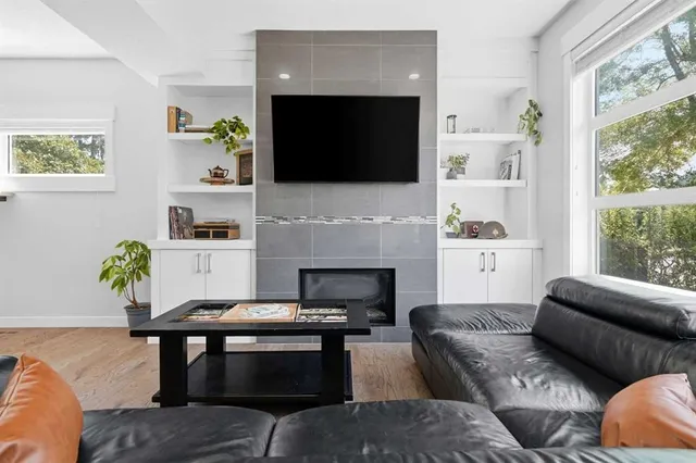 2432 24A St #1, Calgary 5