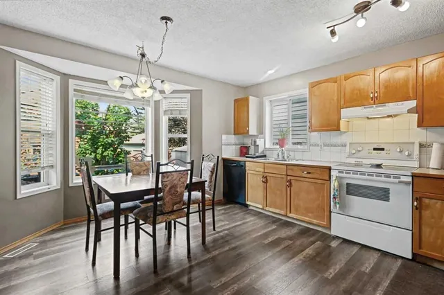 311 Erin Cir, Calgary 5