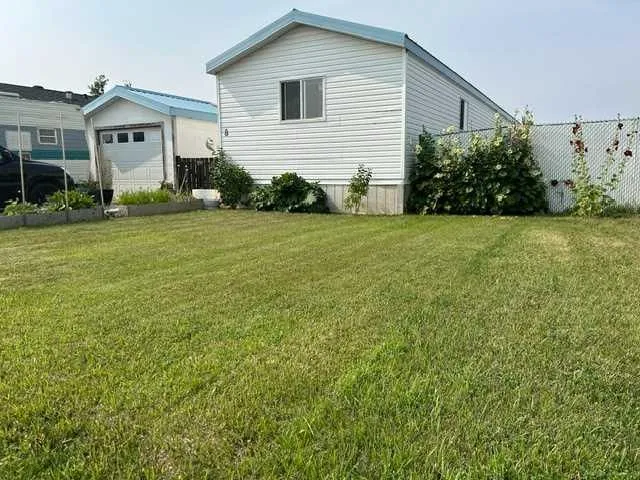 8 Meadowlake Gate, Brooks 2