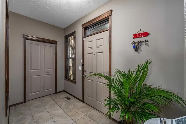 173 Pantego Rd, Calgary 4