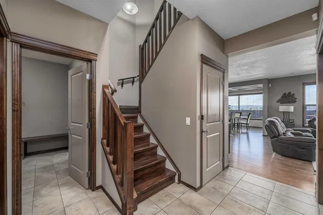 173 Pantego Rd, Calgary 5
