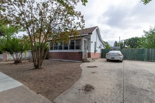 329 12 St, Lethbridge 3