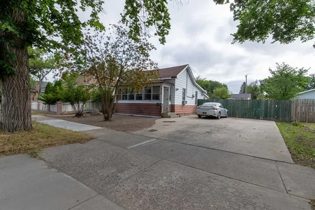 329 12 St, Lethbridge 4