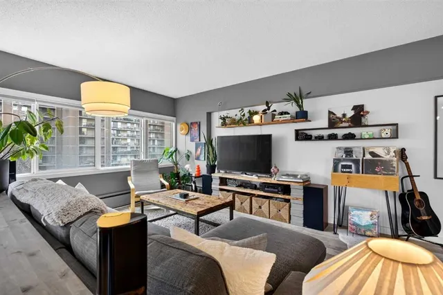 1209 6 St #504, Calgary 2