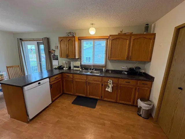 10313 89 St, Peace River 2