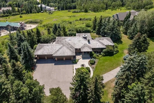 19 Westbluff Pl, Rural Rocky View County 2