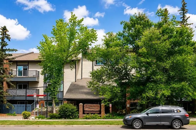 550 Westwood Dr #305, Calgary