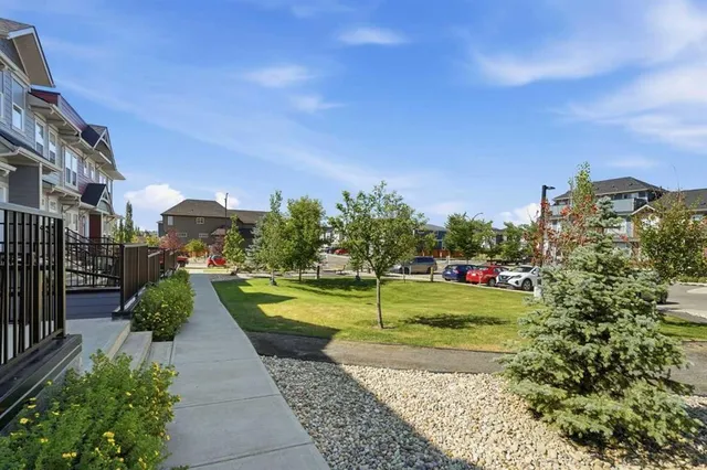 124 Cranbrook Sq, Calgary 5