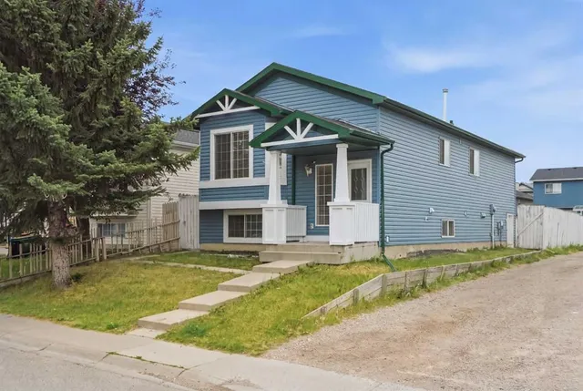 11 Martin Crossing Rise, Calgary 2