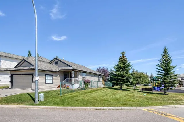 22 Glensummit Close, Cochrane 2