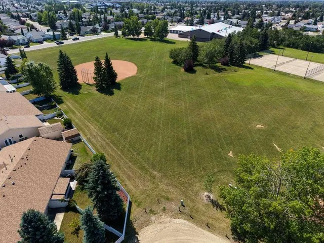 28 Dale Close, Red Deer 5