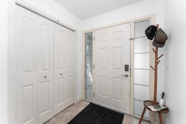 562 River Heights Cres, Cochrane 4