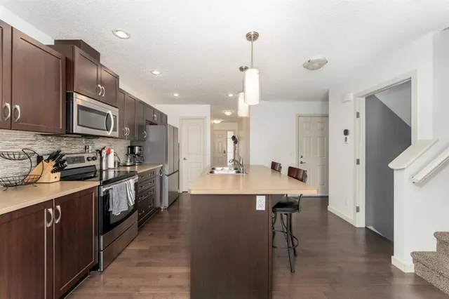 562 River Heights Cres, Cochrane 5