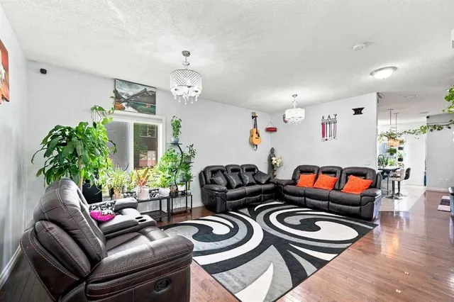 201 Saddlelake Dr, Calgary 4