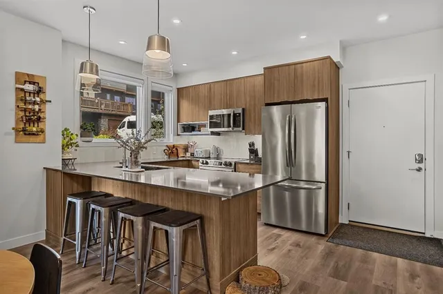 209 Stewart Creek Rise #204i, Canmore 4