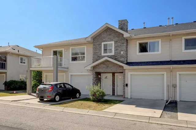6711 Pinecliff Grove, Calgary 2