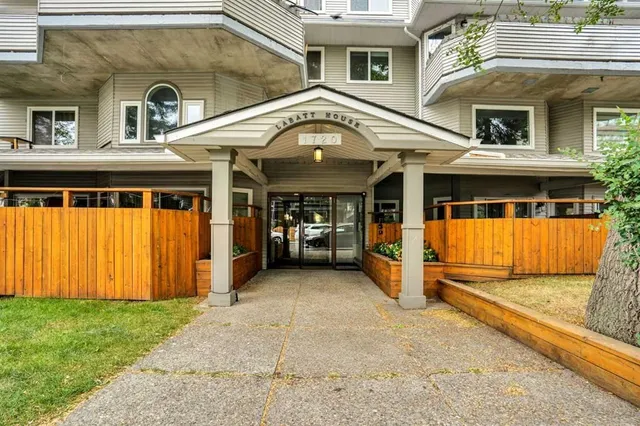 1720 13 St #203, Calgary 2