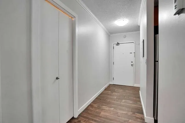 1720 13 St #203, Calgary 5