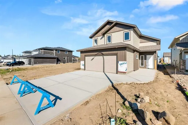1305 56 Ave, Lloydminster 2