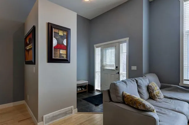 6 Elgin Meadows Rd, Calgary 3