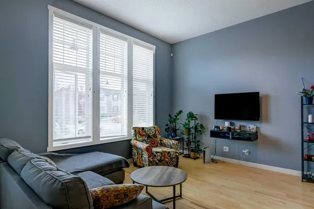 6 Elgin Meadows Rd, Calgary 5