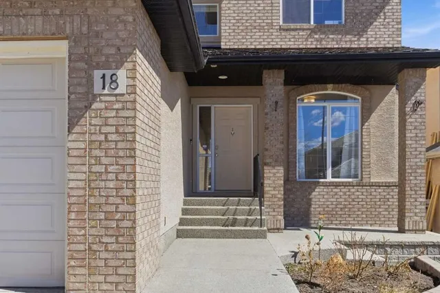 18 Royal Crest Way, Calgary 3