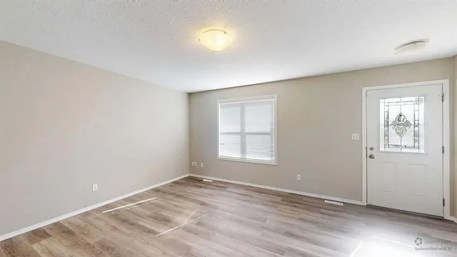 5327 60 St, Stettler 2