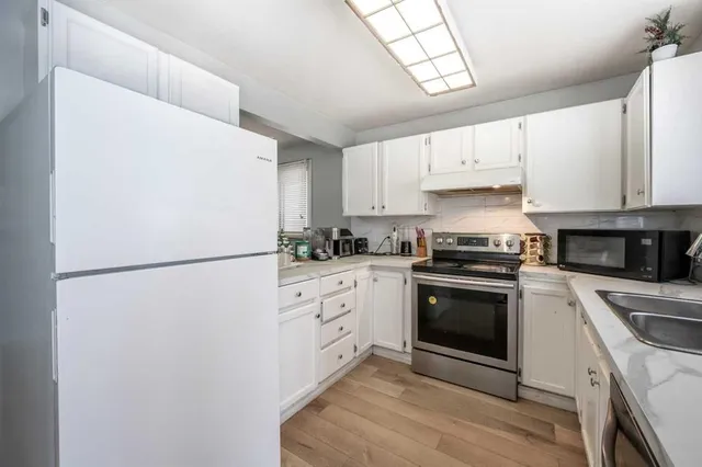 356 Falmere Rd, Calgary 4