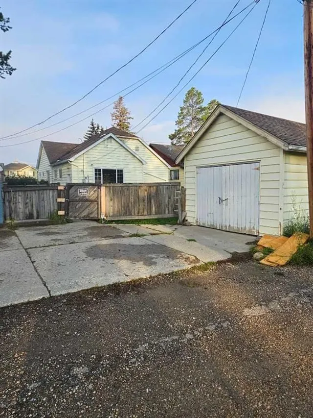 1109 50 St, Edson 5