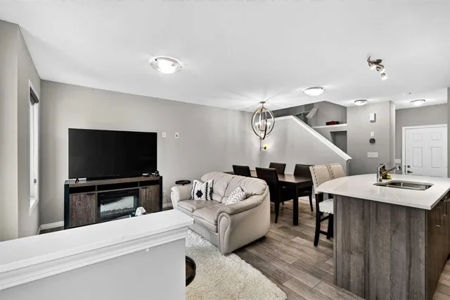 30 Yorkville Blvd, Calgary 4