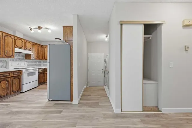 228 Berwick Dr, Calgary 4