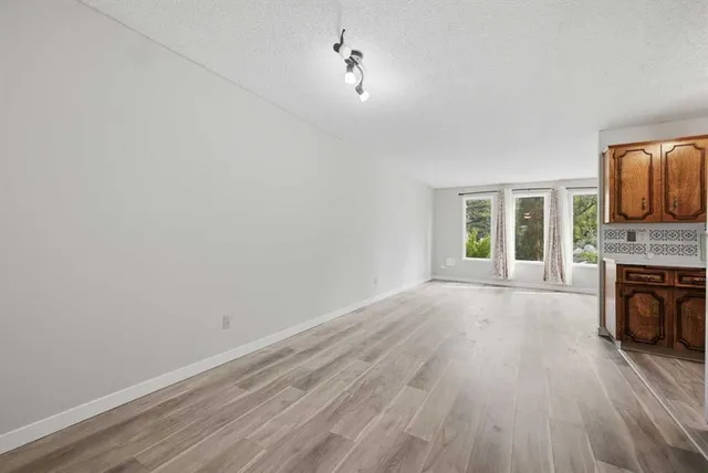 228 Berwick Dr, Calgary 5